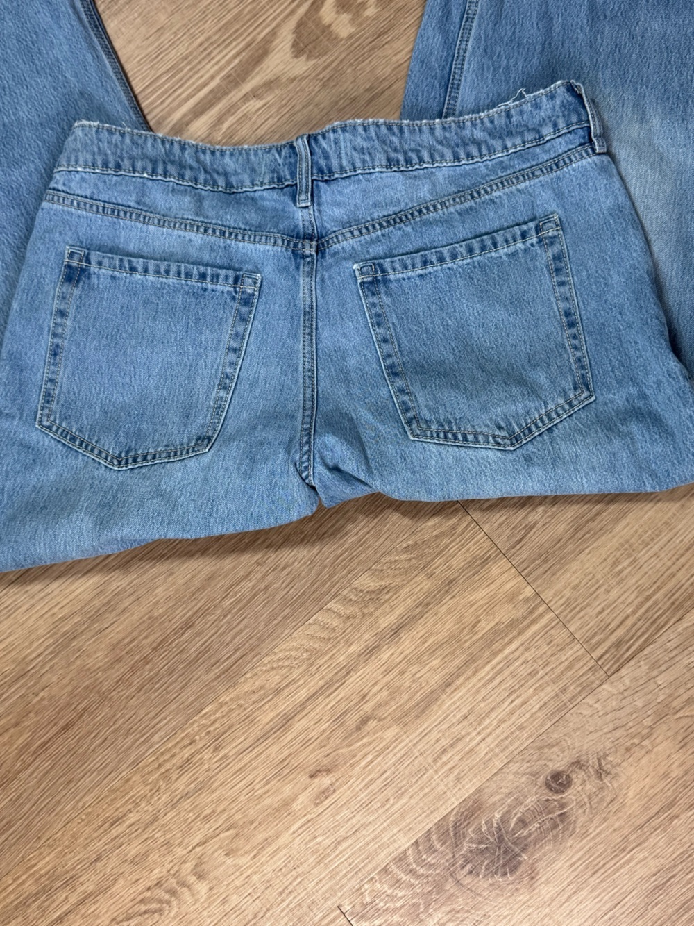 Hollister Low-Rise Baggy Jeans W32 14R Regular Light Wash Chain Charm Detail Y2K - Picture 11 of 11